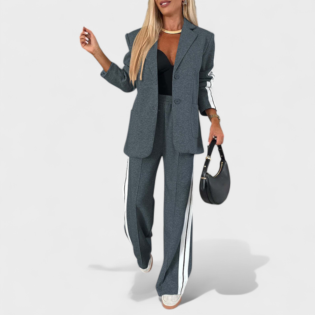 Nijolė – elegantiškas komplektas