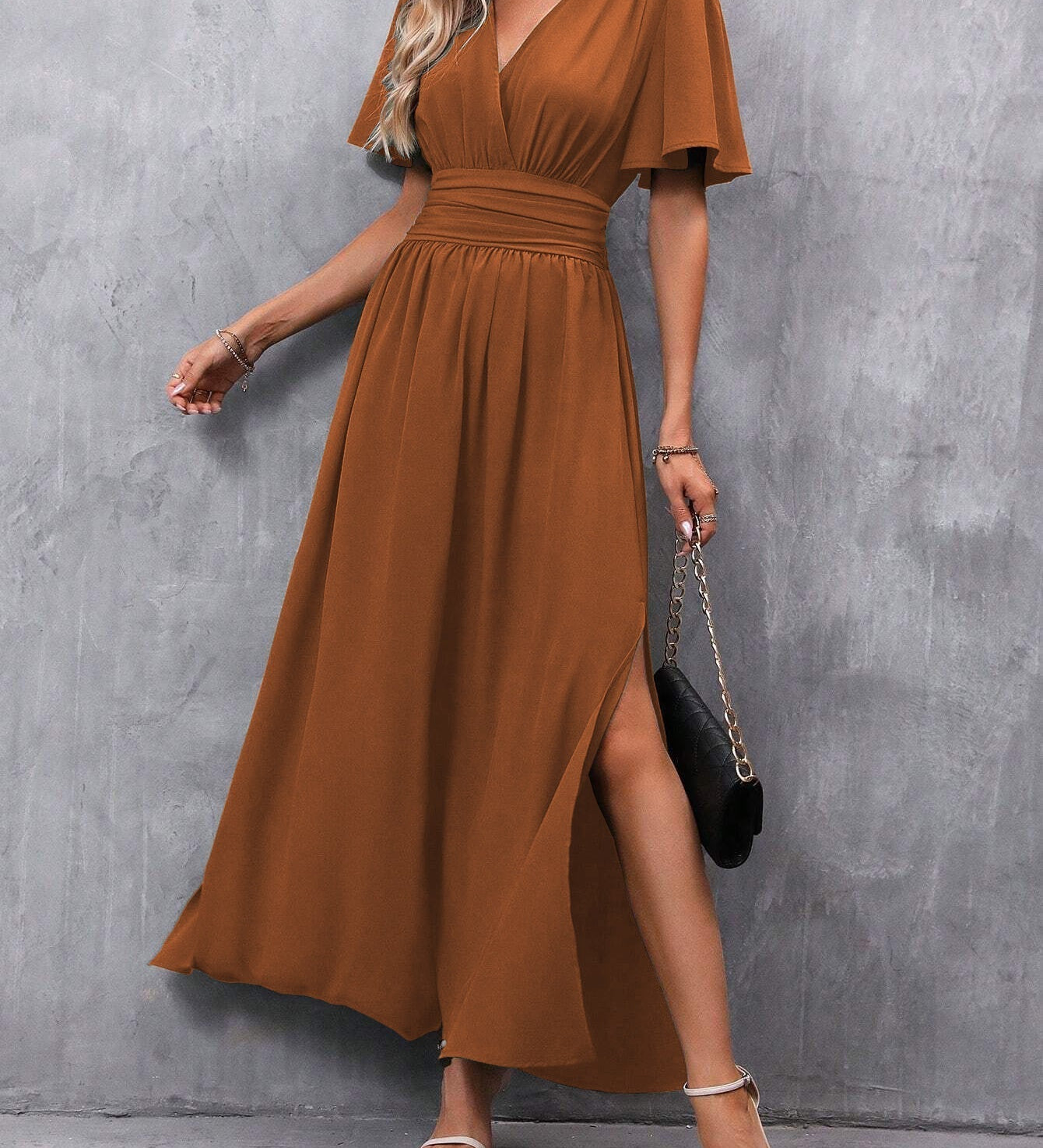 Eimantė – Elegantiška juoda maksi suknelė